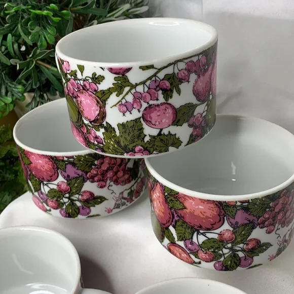 Beautiful vintage set of 6 green, plum & pink Enesco Japan soup mugs with fruits - Picture 6 of 8